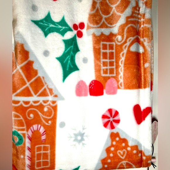 Christmas Gingerbread Candy Houses Ultra Soft Plush Throw Blanket Betsey Johnson - Picture 8 of 9